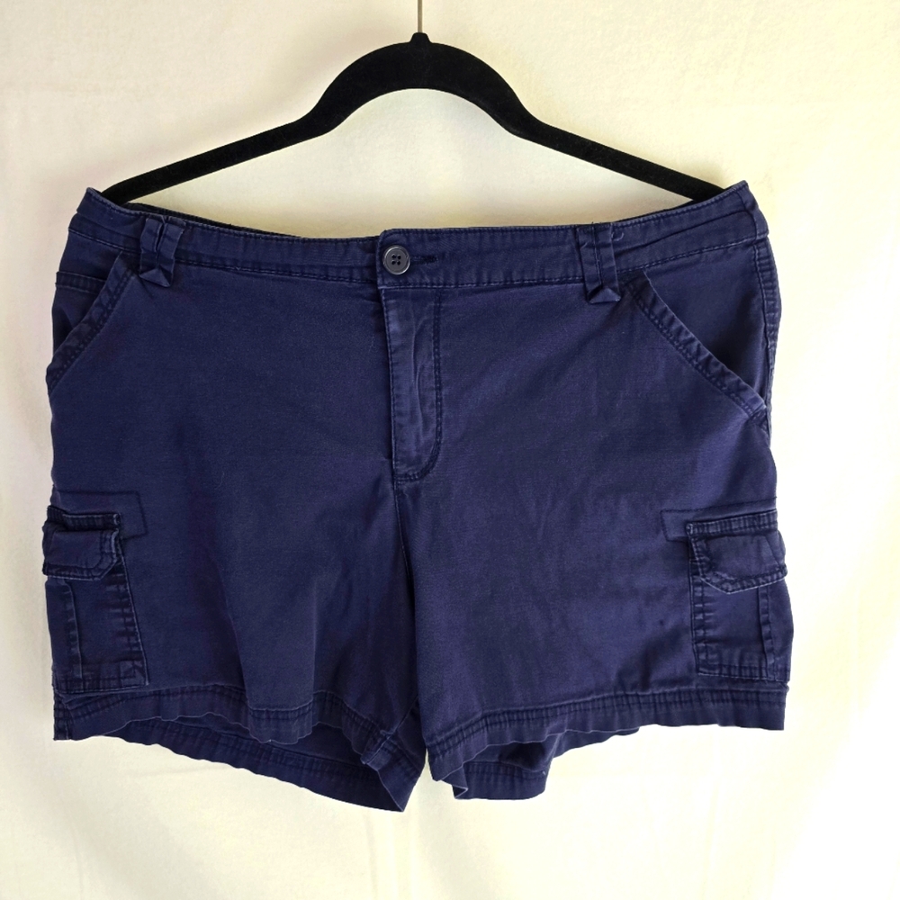 St Johns Bay Women Sz 12 Navy Cargo Shorts Many Pockets Belt Loops Elastic Waist